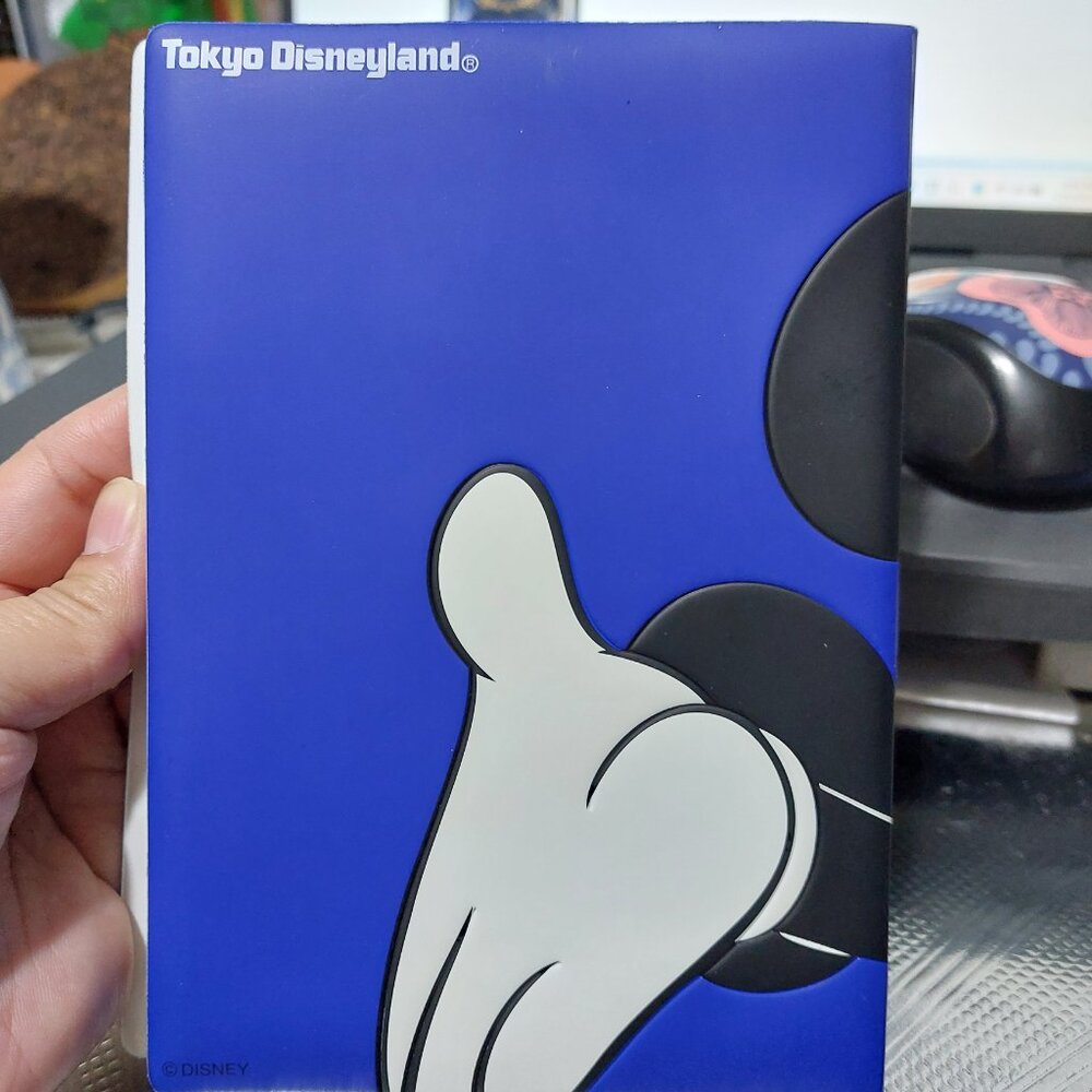 Tokyo Disneyland Souvenir Medallion Collection Book BLUE - Picture 9 of 11